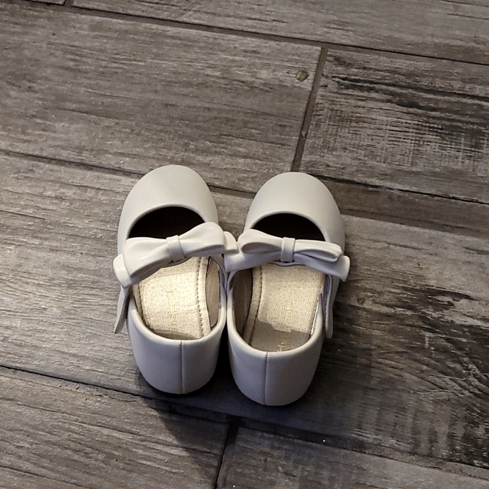 Little girl's shoes